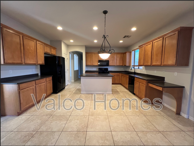 Foto principal - 1305 E Nightingale Ln