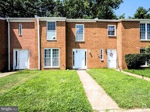 Building Photo - 10 Oak Dr