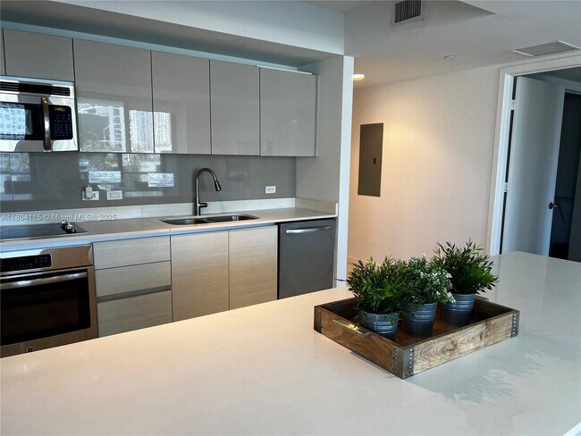 Foto del edificio - 2600 E Hallandale Beach Blvd