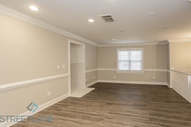 Building Photo - REDUCED! - Now offering $1000 off first fu...