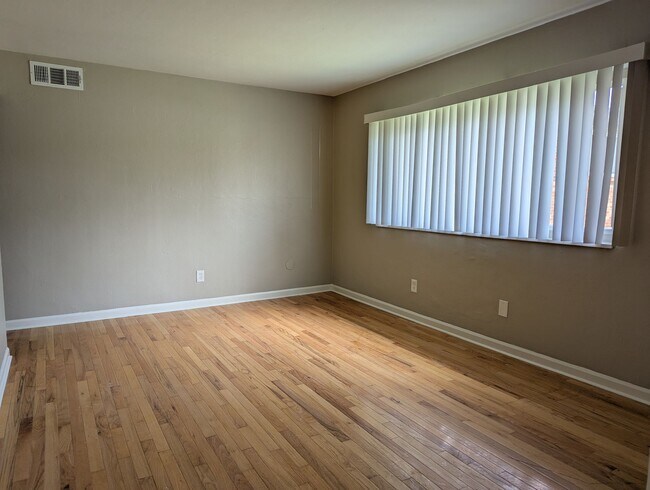 Foto del edificio - Beautiful, Fully Renovated 2 Bedroom in No...