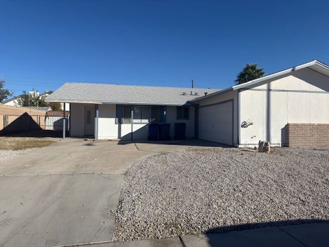 Foto principal - 3Bedroom ranch style home with large backyard