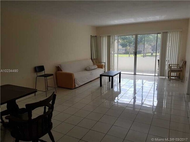 Foto del edificio - 1530 NE 191st St