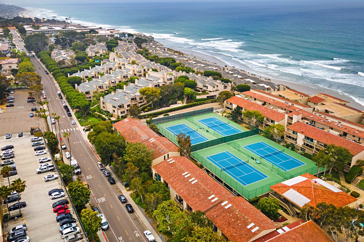 Oceanfront Community - 459 S Sierra Ave