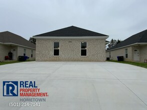 Building Photo - 2265 Rosemary Dr