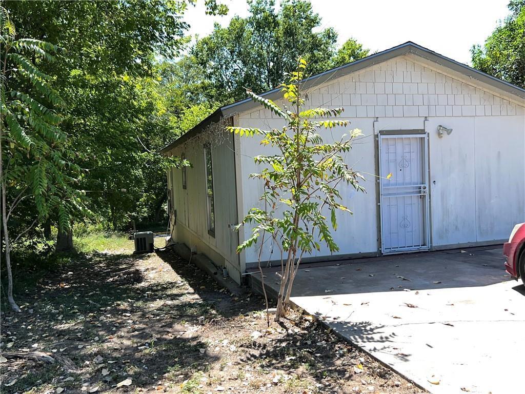 1005 E Market St, Lockhart, TX 78644 House Rental in Lockhart, TX