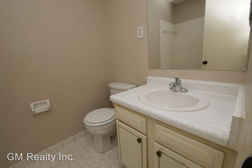 Building Photo - 5082 Golden Oaks Dr