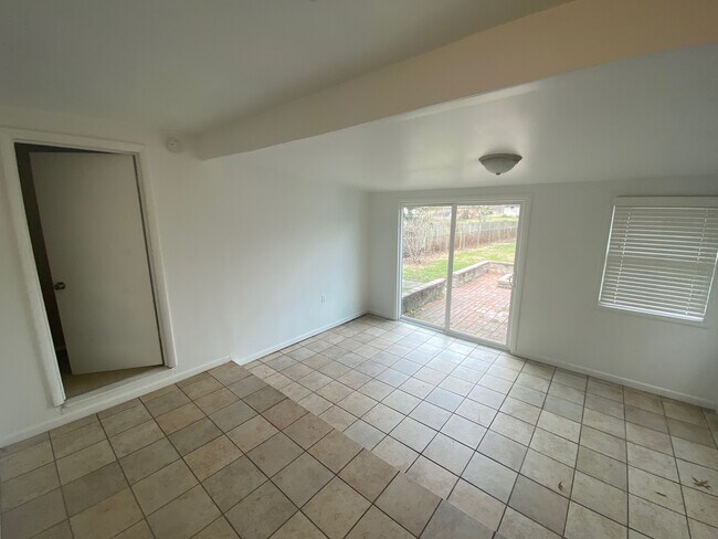 Foto del edificio - 1376 Elmore Ave