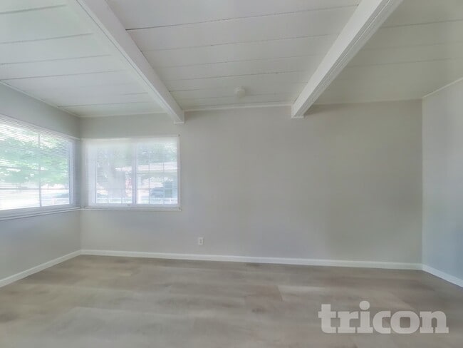 Building Photo - 1475 Knights Row