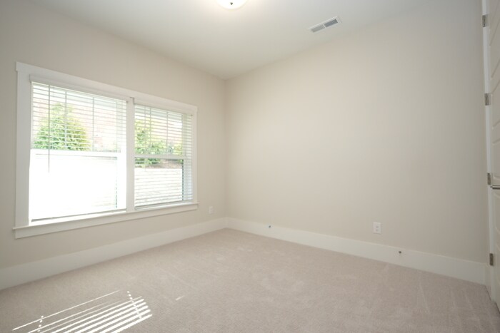 Primary Photo - A beautiful home with 4 beds and 3 bath in...