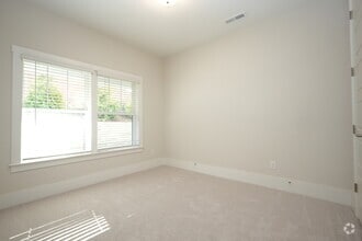 Building Photo - 1405 Kenilworth Ave
