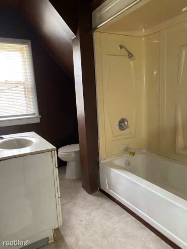 Foto del edificio - 4 br, 1 bath House - 631 Curtis St