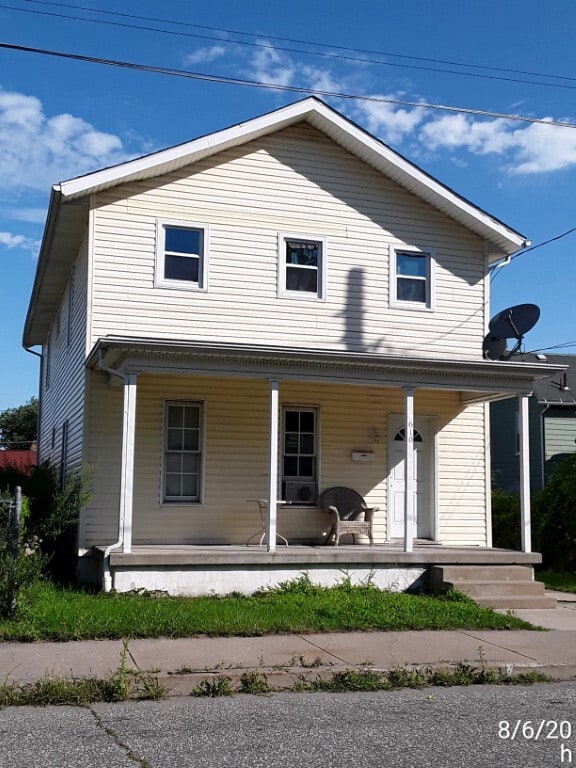 Building Photo - 610 W 19th St