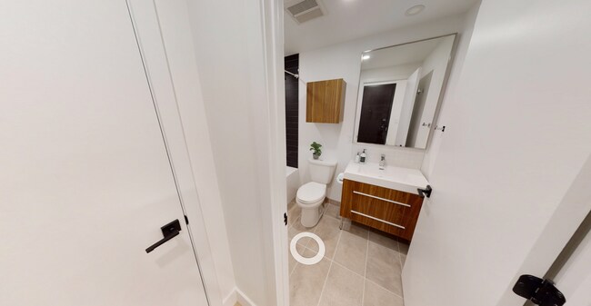 Building Photo - 1180 De Bleury