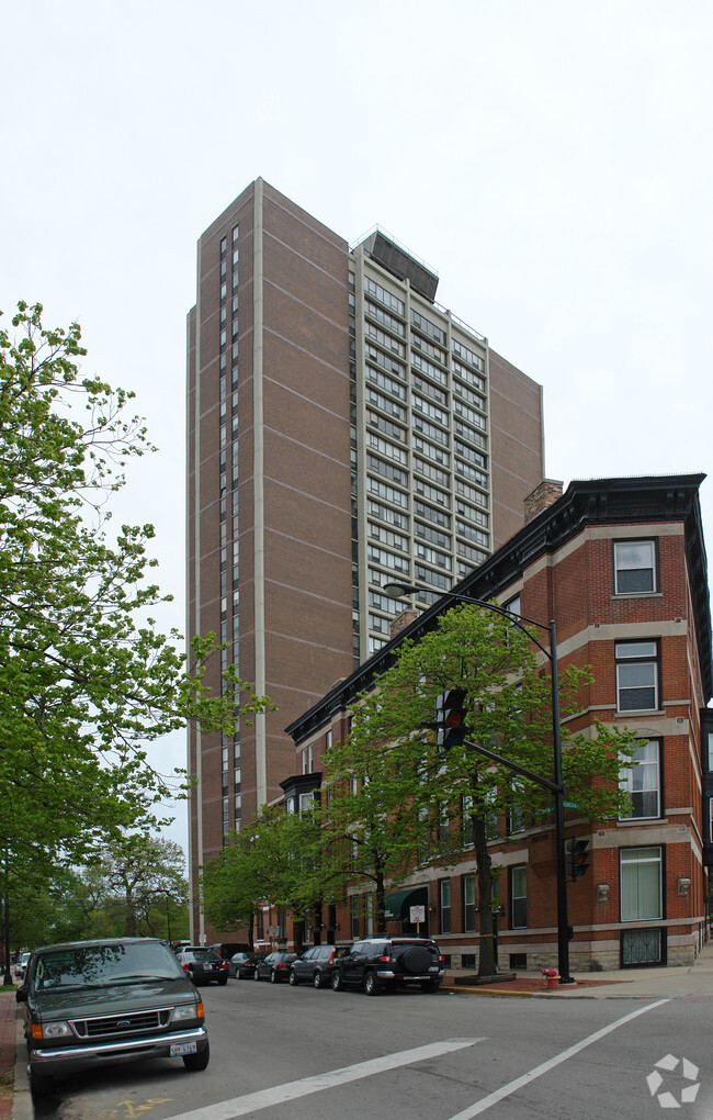 Building Photo - 1850 N. Clark St.