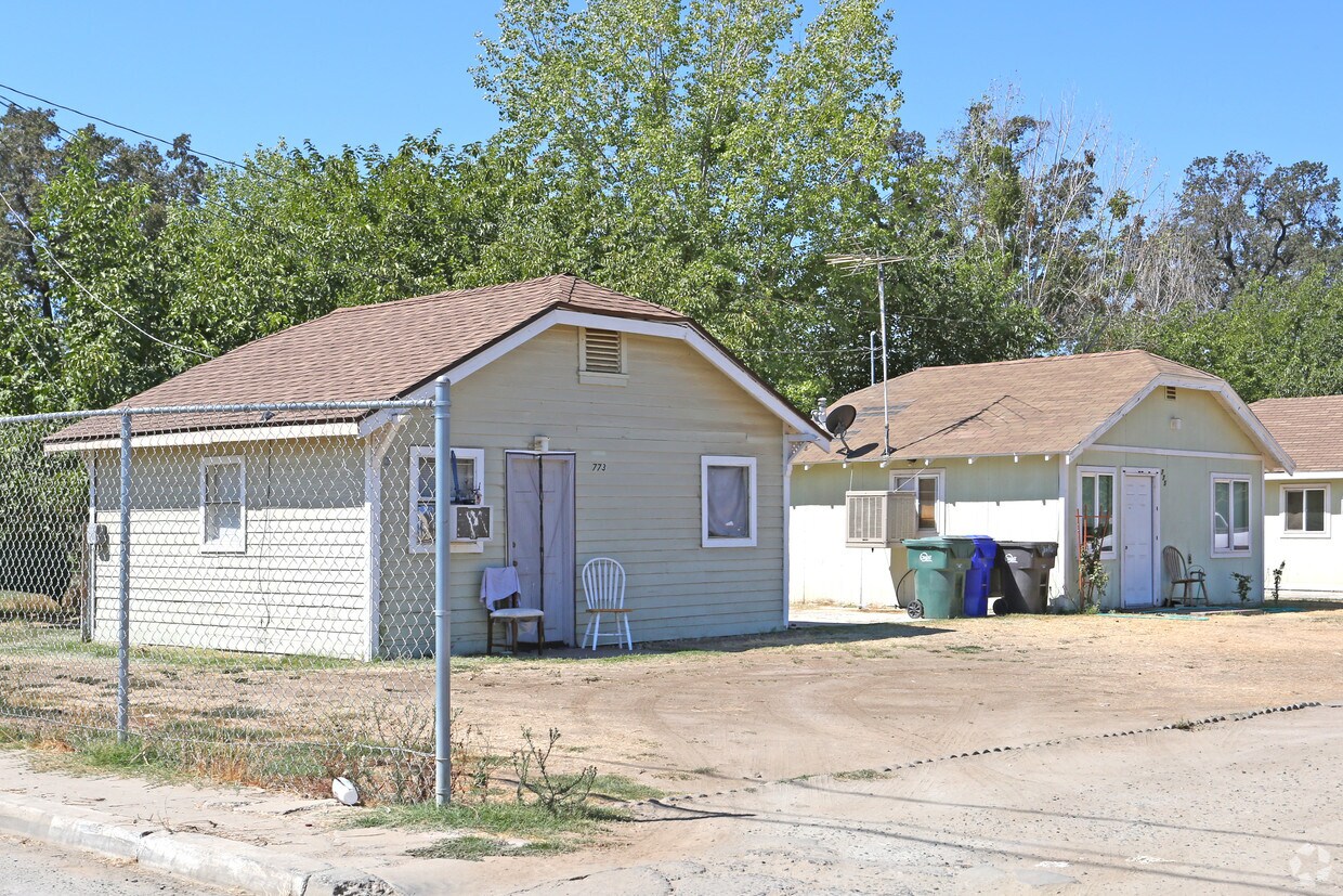 Building Photo - 773 S Camelia Ave
