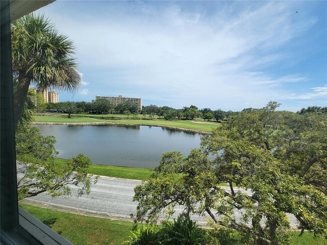 Building Photo - 2615 Cove Cay Dr