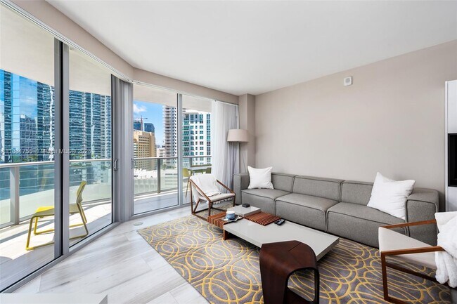 Foto del edificio - 1300 Brickell Bay Dr