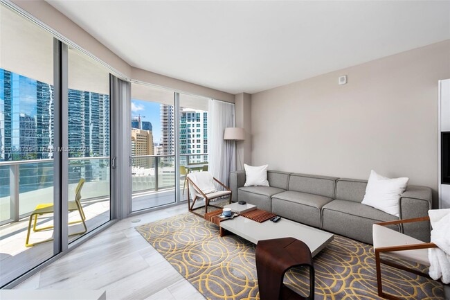 Building Photo - 1300 Brickell Bay Dr