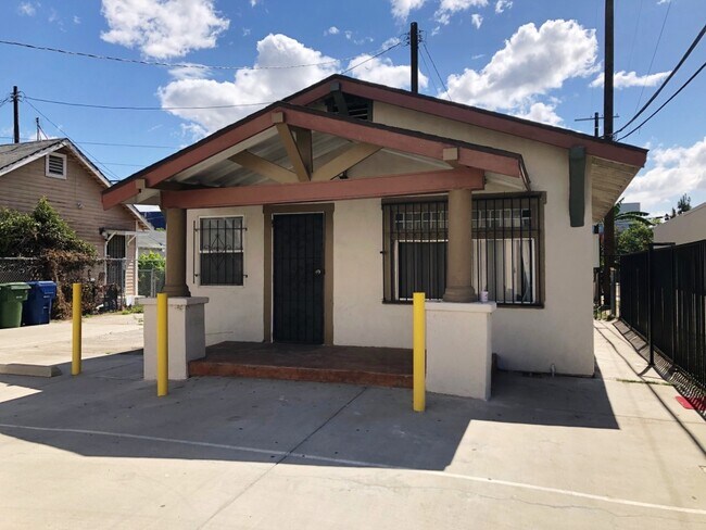 Building Photo - 3112 Walton Ave