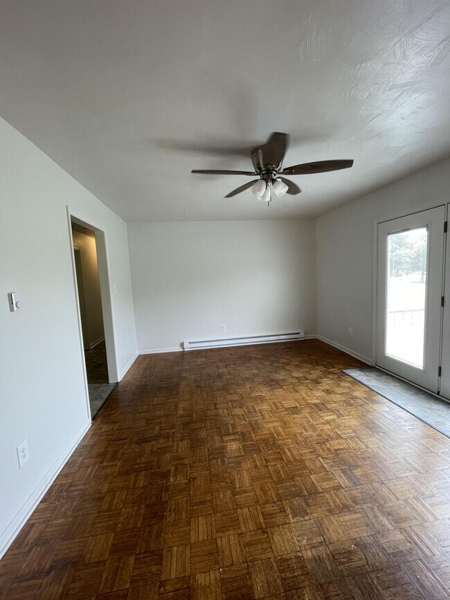 Building Photo - 985 Woodson Rd