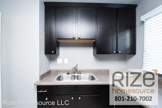 Building Photo - 1301 E 460 S