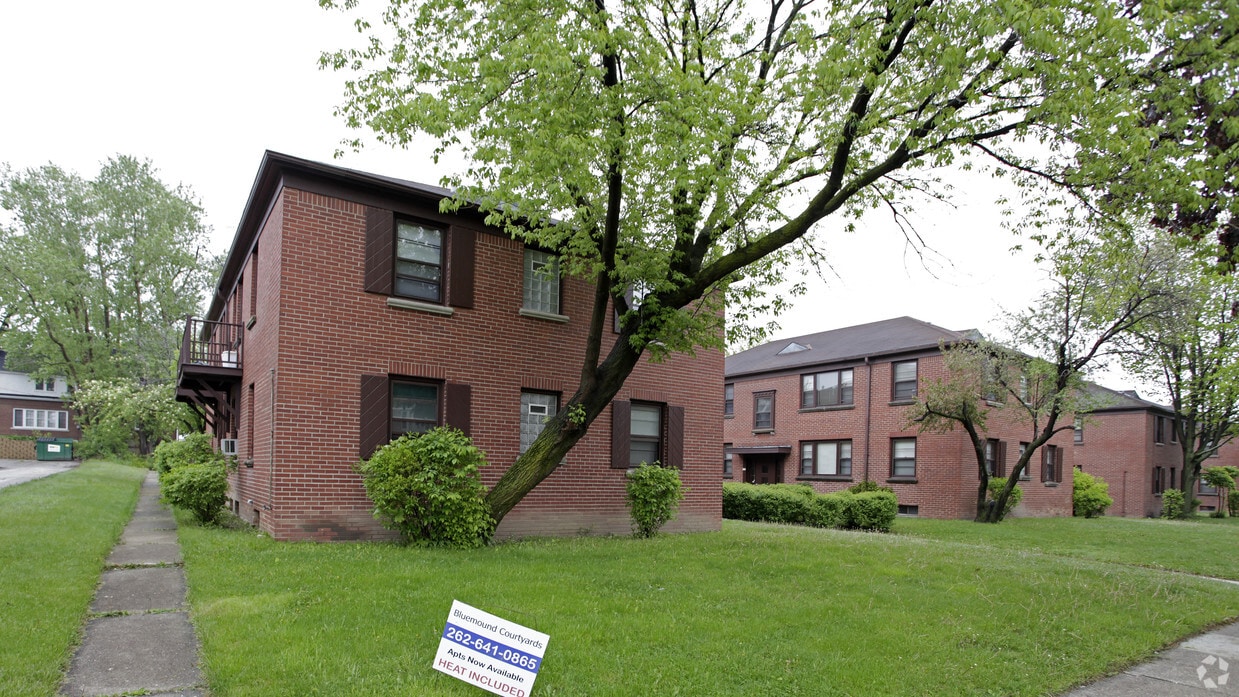 Bluemound Courtyards Apartments in Milwaukee, WI