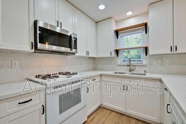 Building Photo - 741 Cottage Ct