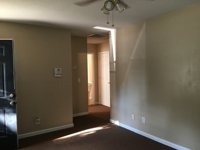 Building Photo - 621 S Wilkinson St