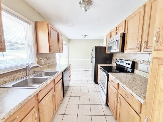 Foto del edificio - 6006 E 96th St