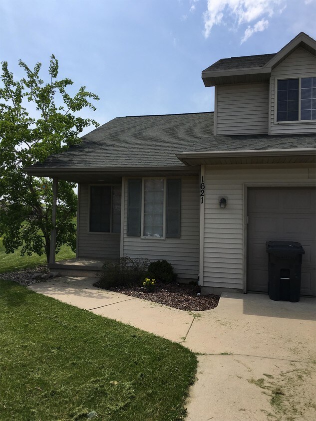 1621 Meadow View Ln, Little Chute, WI 54140 Townhome Rentals in