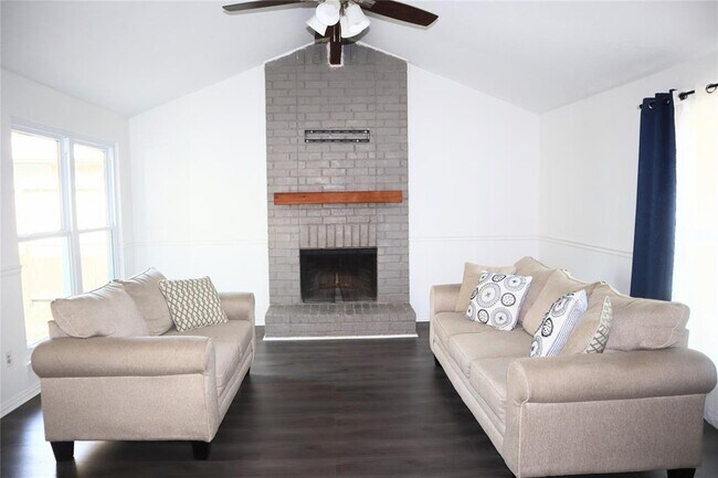 Building Photo - 1203 Rock Canyon Dr
