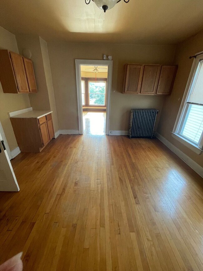 Building Photo - Charming 2-Bedroom Gem in the Heart of Mil...