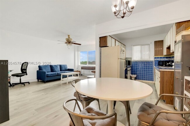 Building Photo - 900 SW 84th Ave