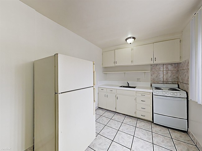 Building Photo - 1 br, 1 bath  - 457 S 10th St Apt 1 Apt 1