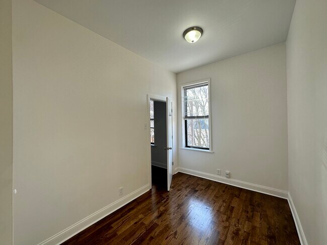 Building Photo - 1803 W 47th St