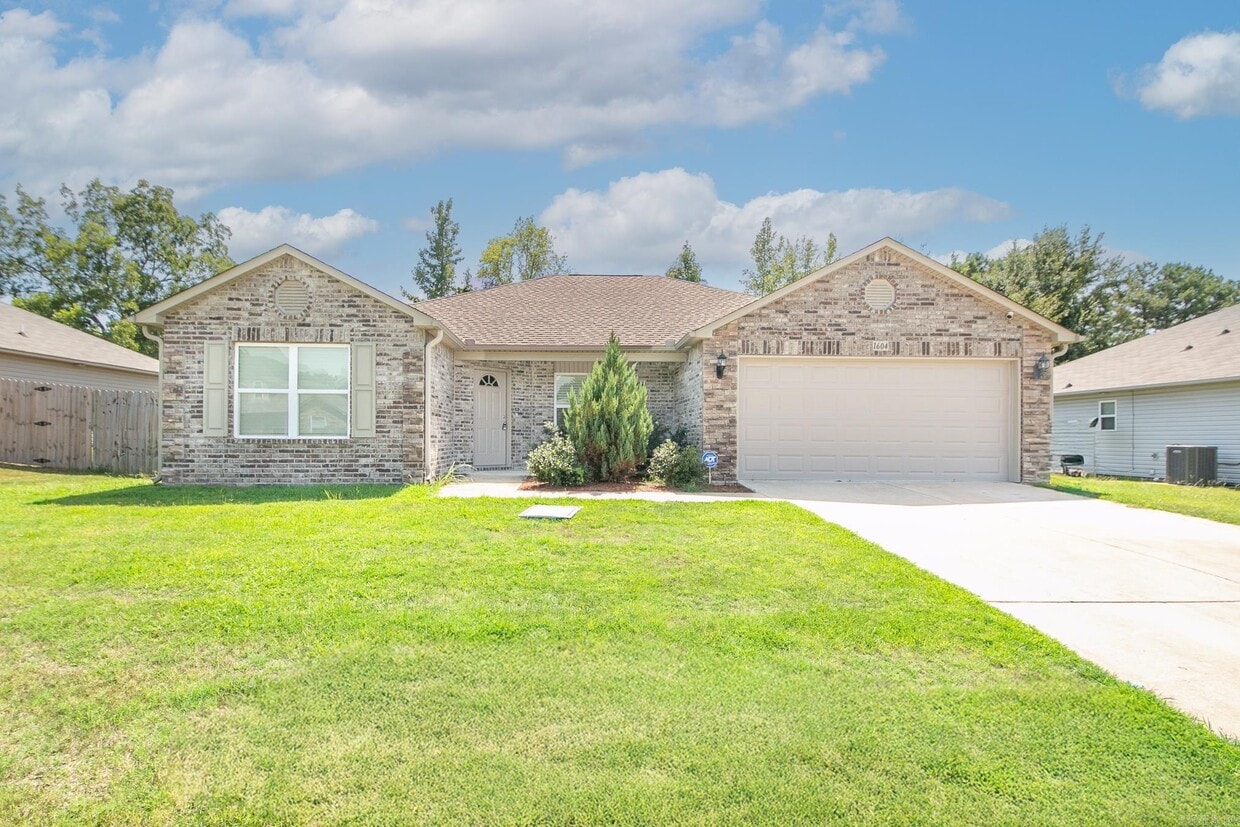 Primary Photo - 1604 Lil Larry Dr