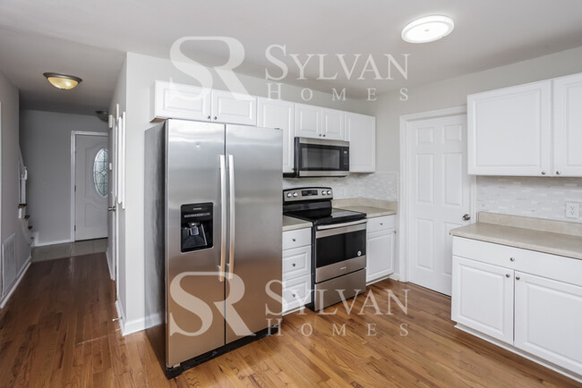 Building Photo - Enjoy Relaxation & Sophistication in this ...