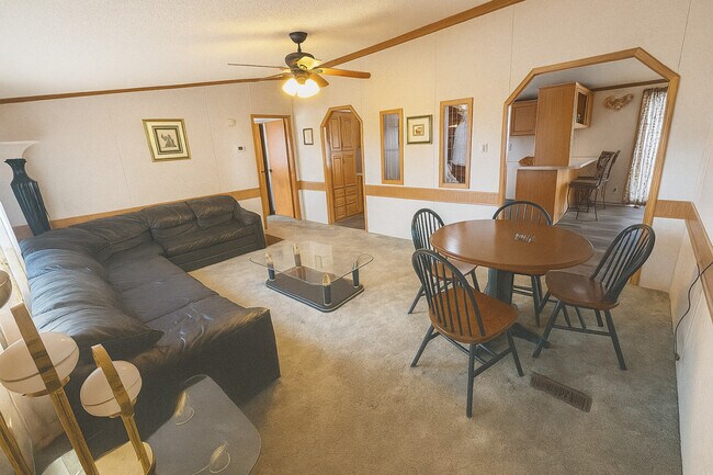 Building Photo - 44 Heinle Rd