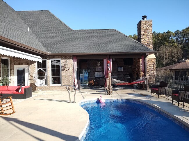 Building Photo - 218 Litton Dr