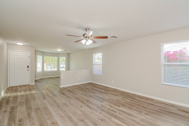 Foto del edificio - 15438 W Mercer Ln