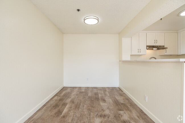 2BR, 1BA - 750SF - Dining Room - 636 N HILL PLACE