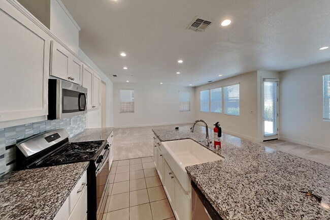 Building Photo - Cordelia 2000+ Sq Ft. 3/2 Home Available Now