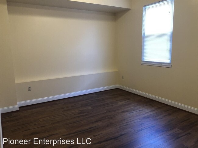 Building Photo - 422 W Franklin St