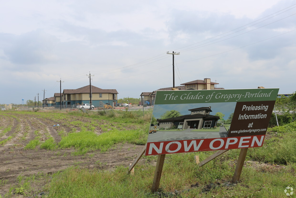 Building Photo - The Glades of Gregory