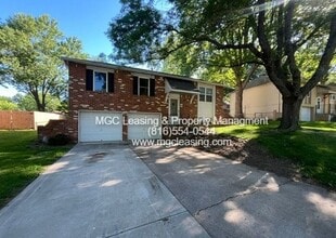 Building Photo - 2901 NW Kingsridge Dr