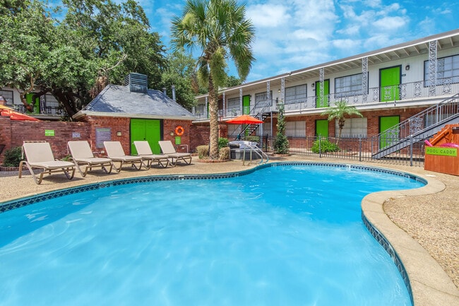 Building Photo - Chateau Lake Terrace