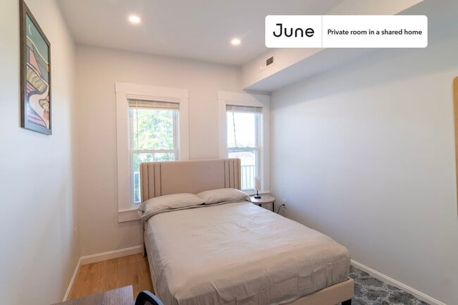 Building Photo - Room in Shared 3 bed/2 bath home