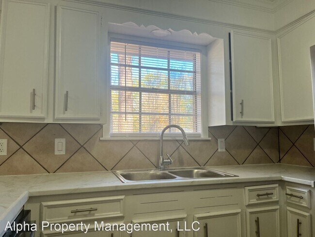Building Photo - 4 br, 3.5 bath House - 39 Wintergreen