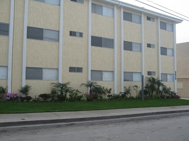 Primary Photo - 2616 Mathews Ave